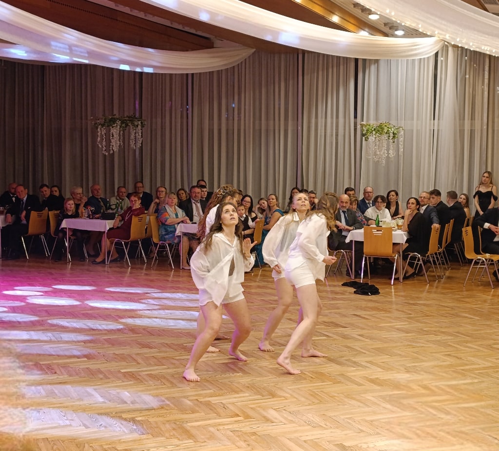 Vystoupení batapo dance company na maturitním plese Střední zdravotnické školy Nymburk